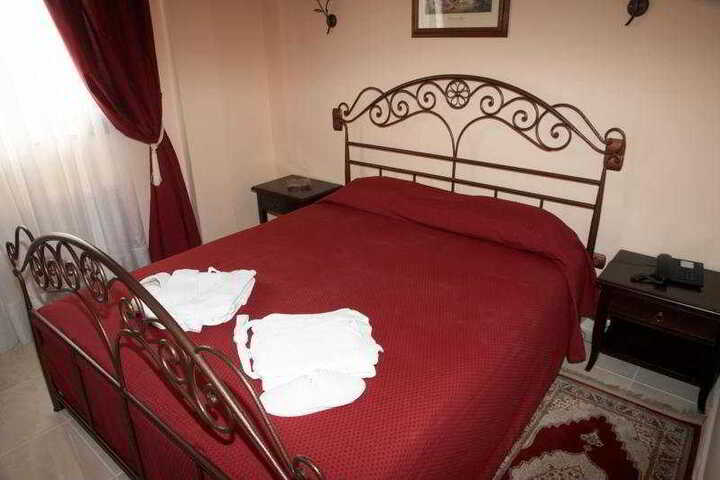 Room 4 of 7