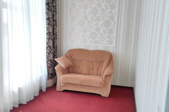 Room 9 of 35