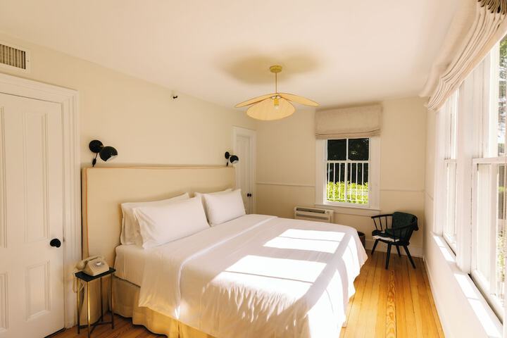 Room 9 of 43