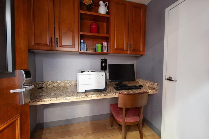 Business Center 26 of 28