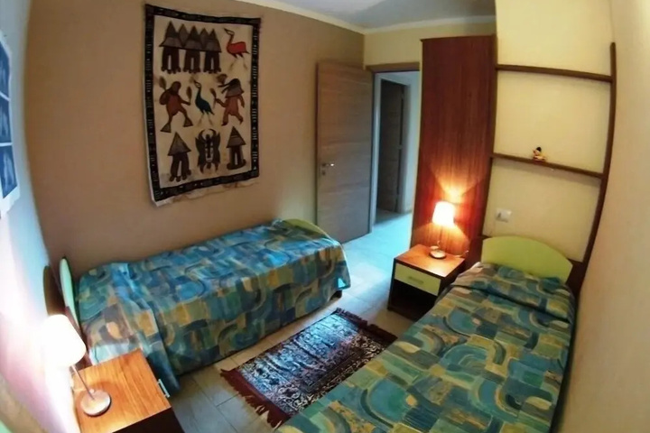 Room 2 of 11