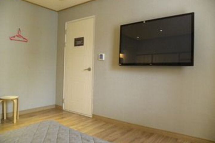 Room 28 of 53