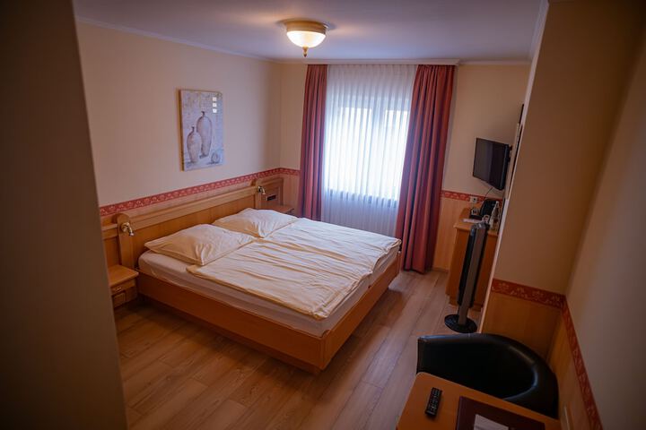 Room 8 of 54