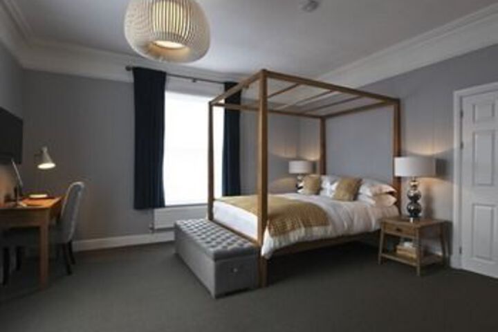 Room 11 of 25
