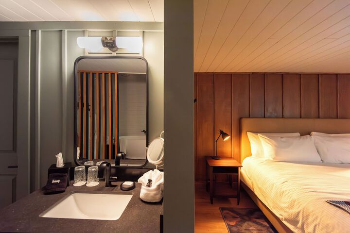 Room 4 of 38
