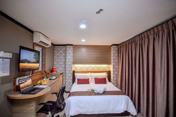 Room 11 of 34