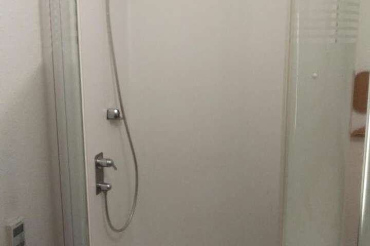 Room 6 of 8