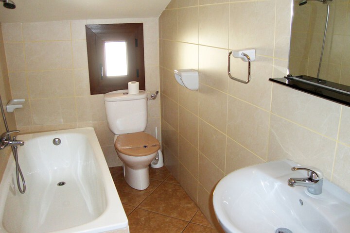 Room 18 of 25