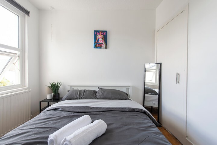 Room 6 of 37
