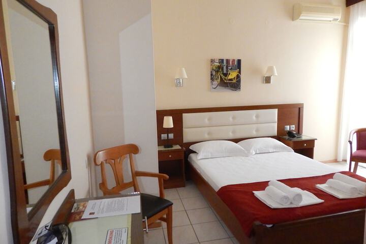 Room 12 of 65