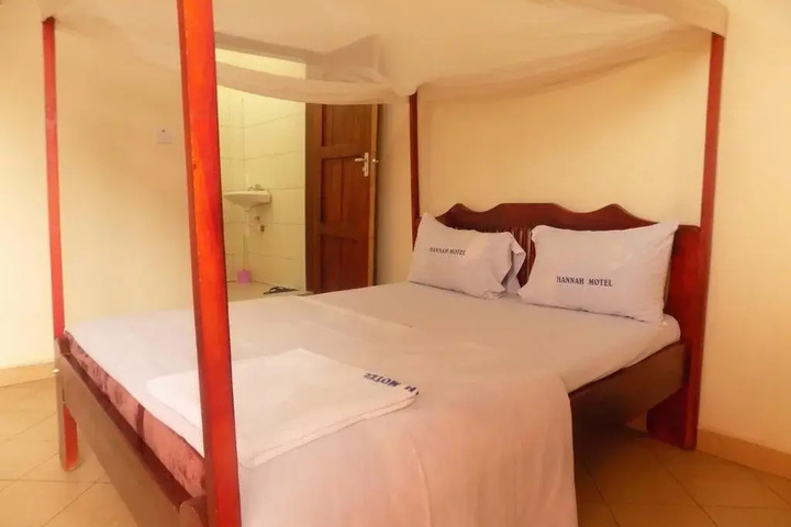 Room 4 of 10