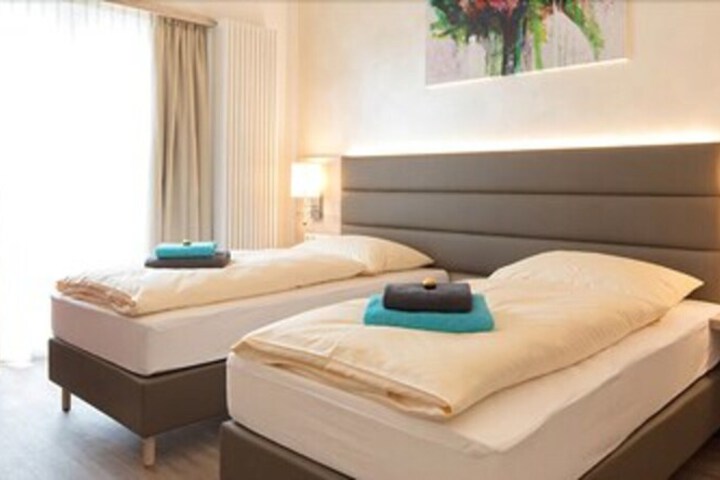 Room 9 of 28