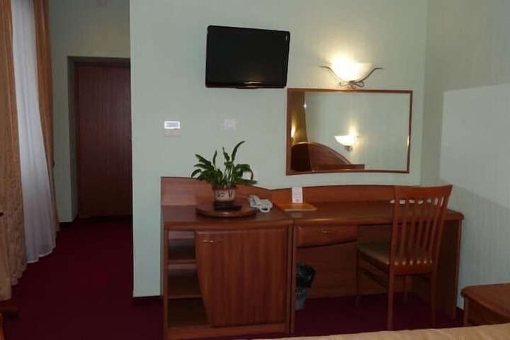 Room 15 of 28