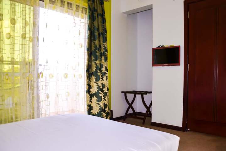 Room 9 of 47