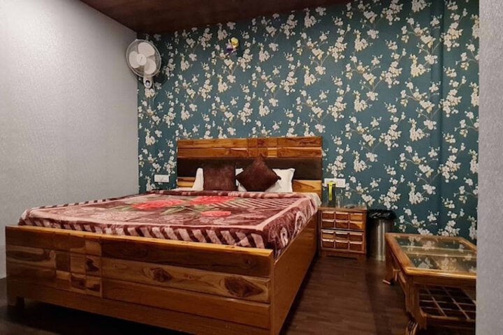 Room 9 of 18