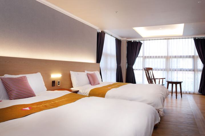 Room 14 of 32