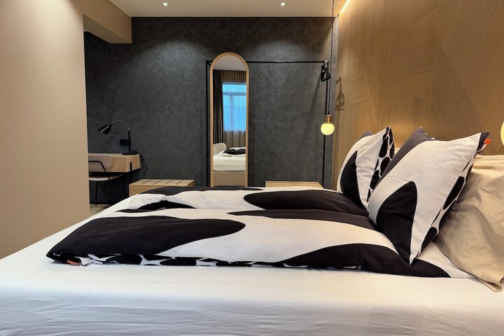 Room 34 of 76