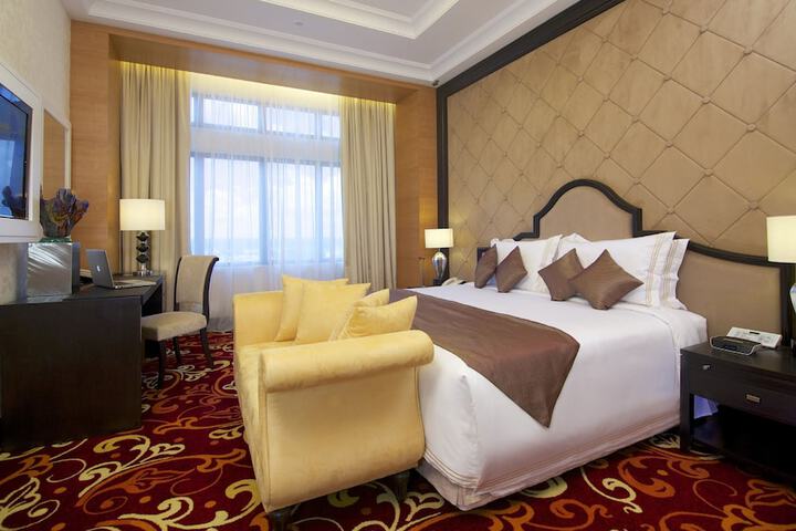 Room 5 of 38