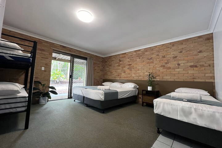 Room 25 of 108