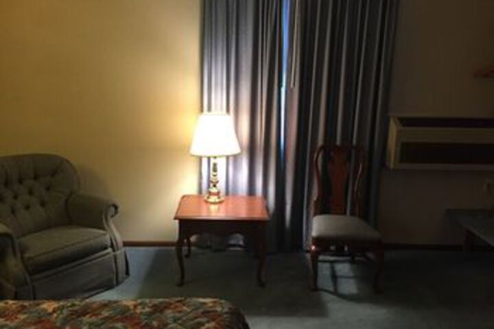 Room 8 of 10