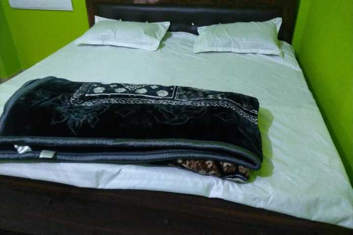 Room 4 of 7