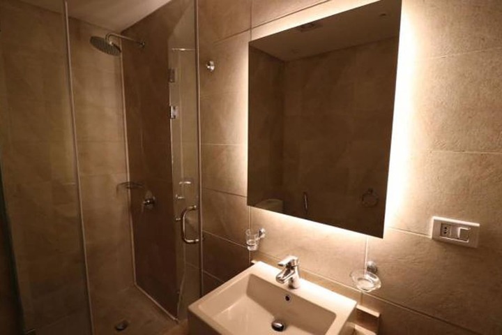 Room 18 of 34
