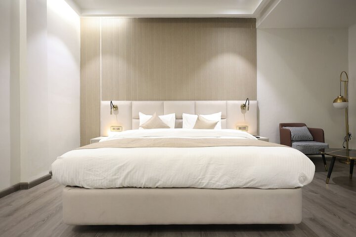 Room 18 of 48