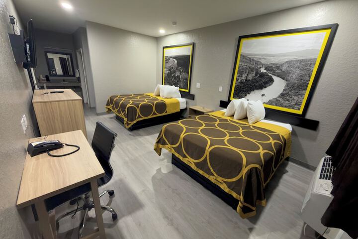 Room 6 of 25