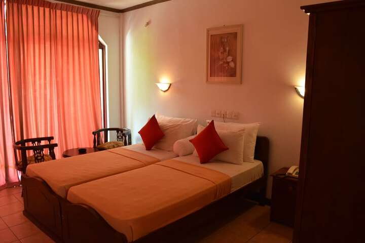 Room 2 of 64