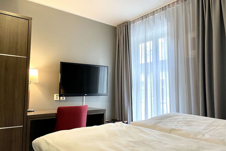 Room 9 of 26