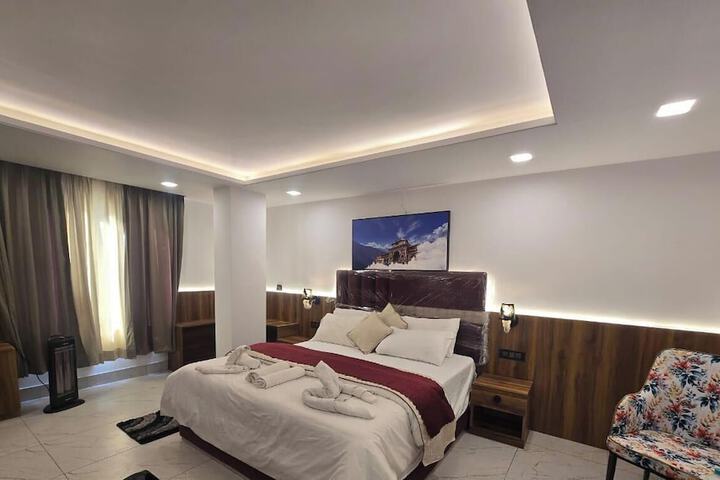 Room 7 of 9
