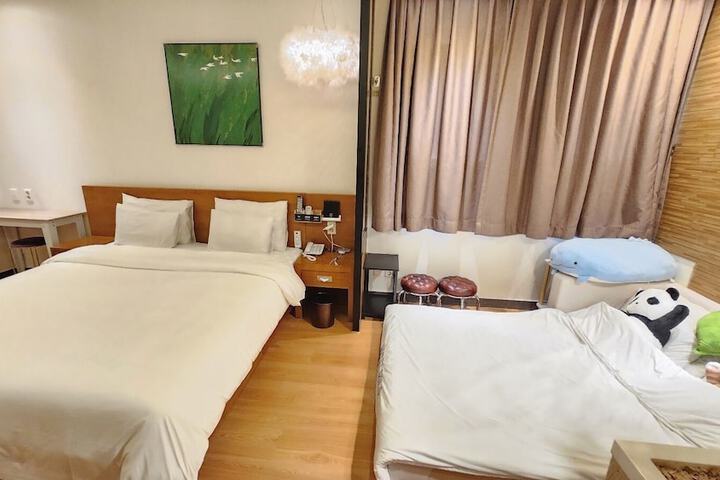 Room 64 of 97