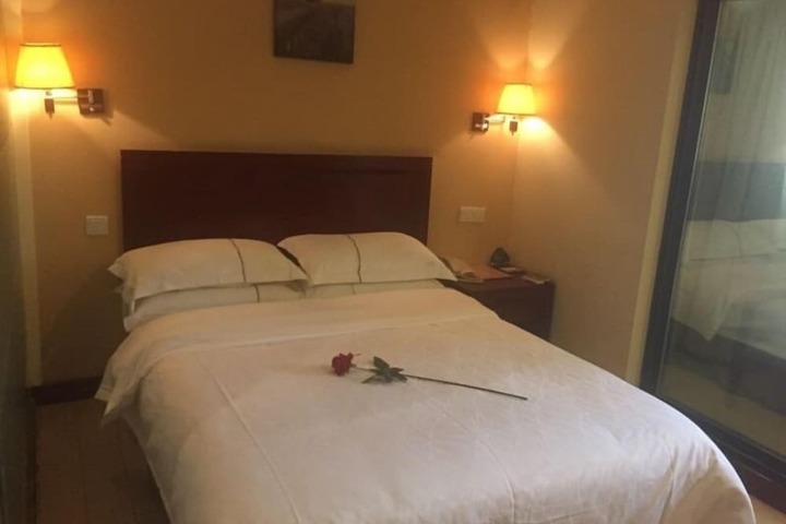 Room 3 of 35