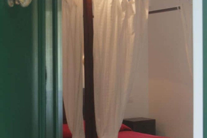 Room 10 of 46