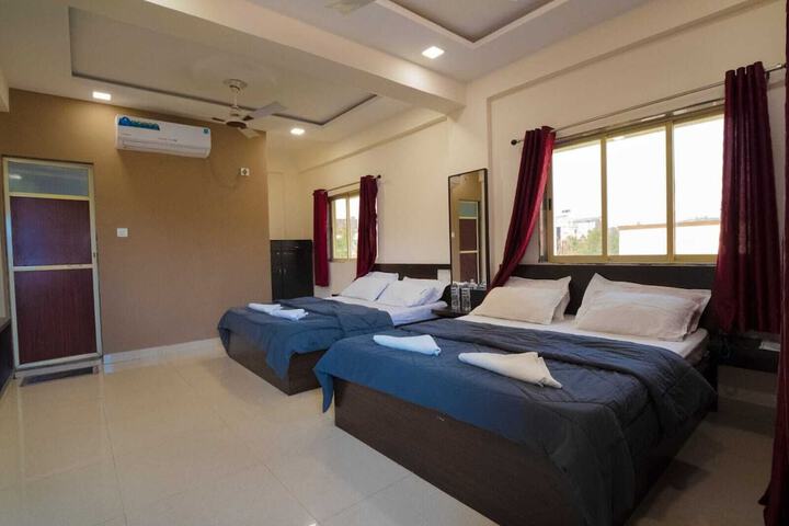 Room 9 of 20