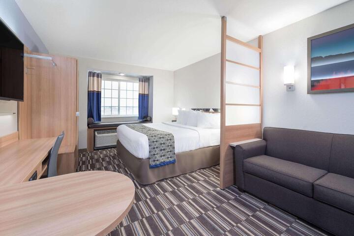 1 King Bed Accessible (8 of 15)