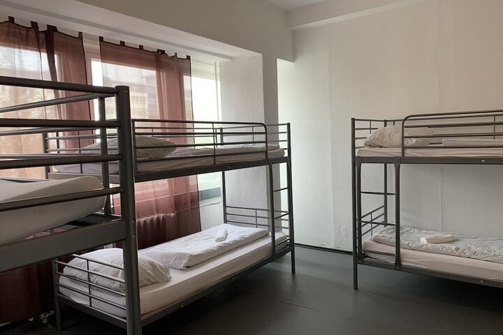 Room 33 of 150