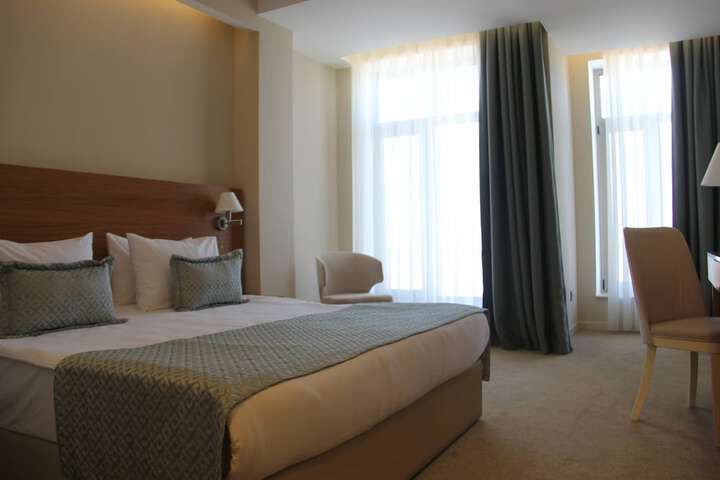 Room 4 of 30