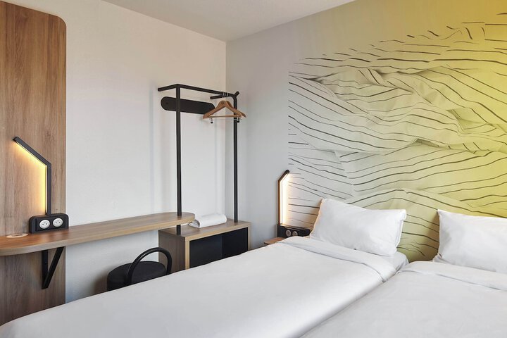Room 20 of 40