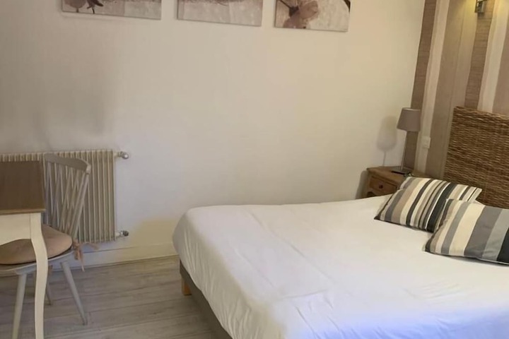 Room 9 of 32