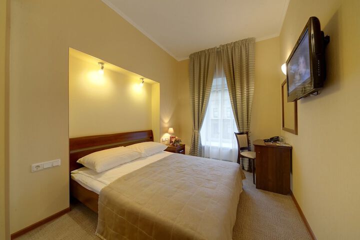 Room 27 of 69