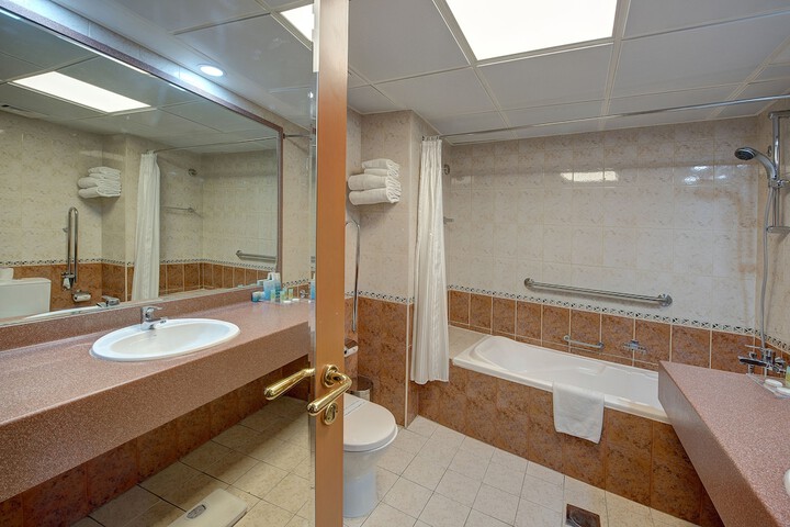 Room 16 of 34