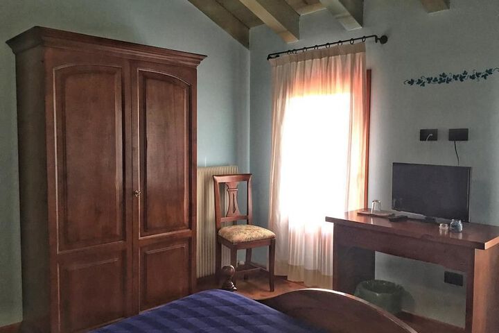 Room 15 of 52