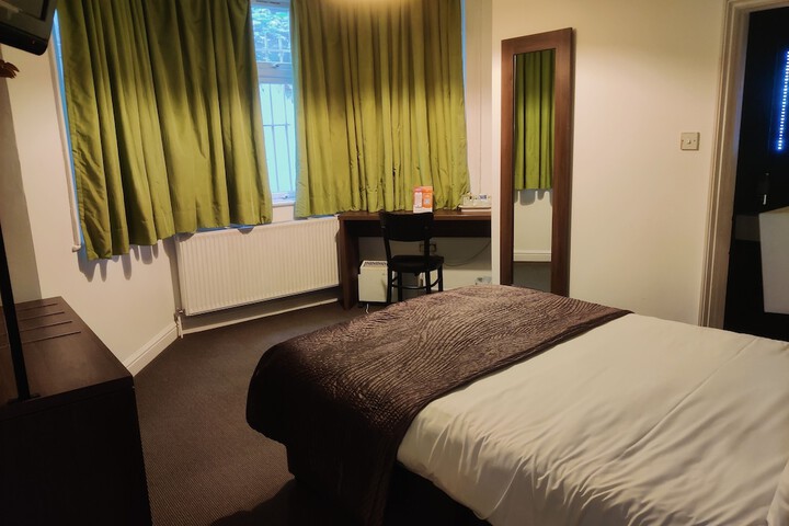 Room 16 of 37