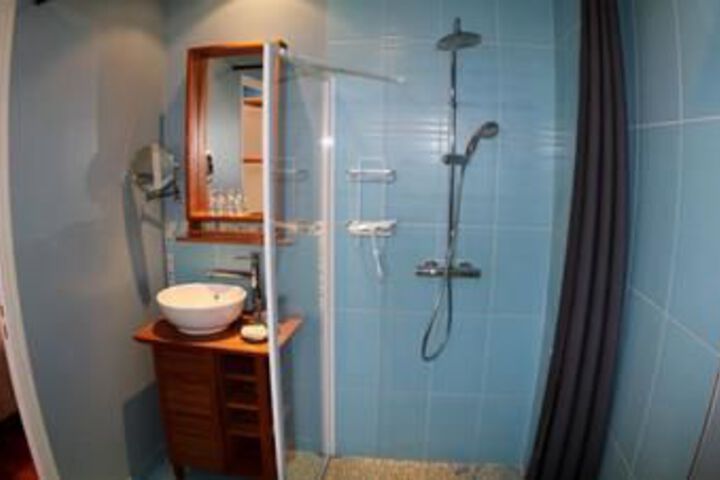 Room 8 of 37