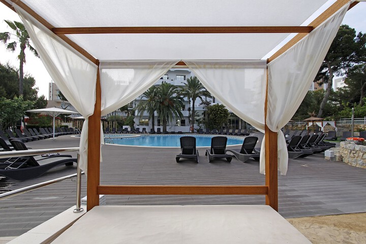 Hotel Pool