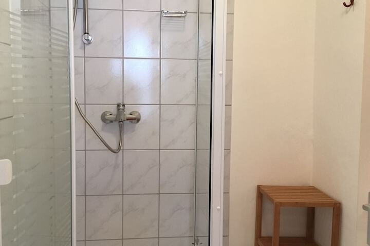 Room 9 of 32