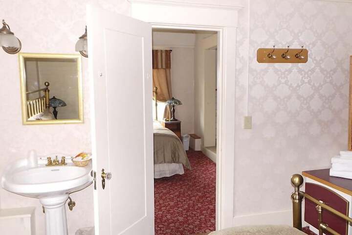 Room 26 of 33