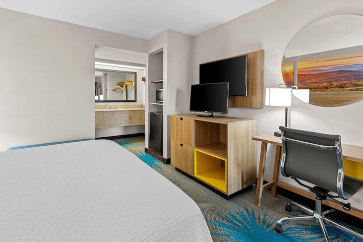 Room 15 of 36