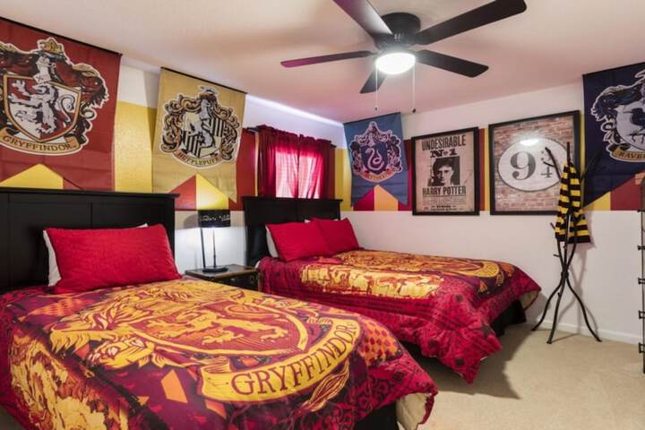 Room 52 of 710
